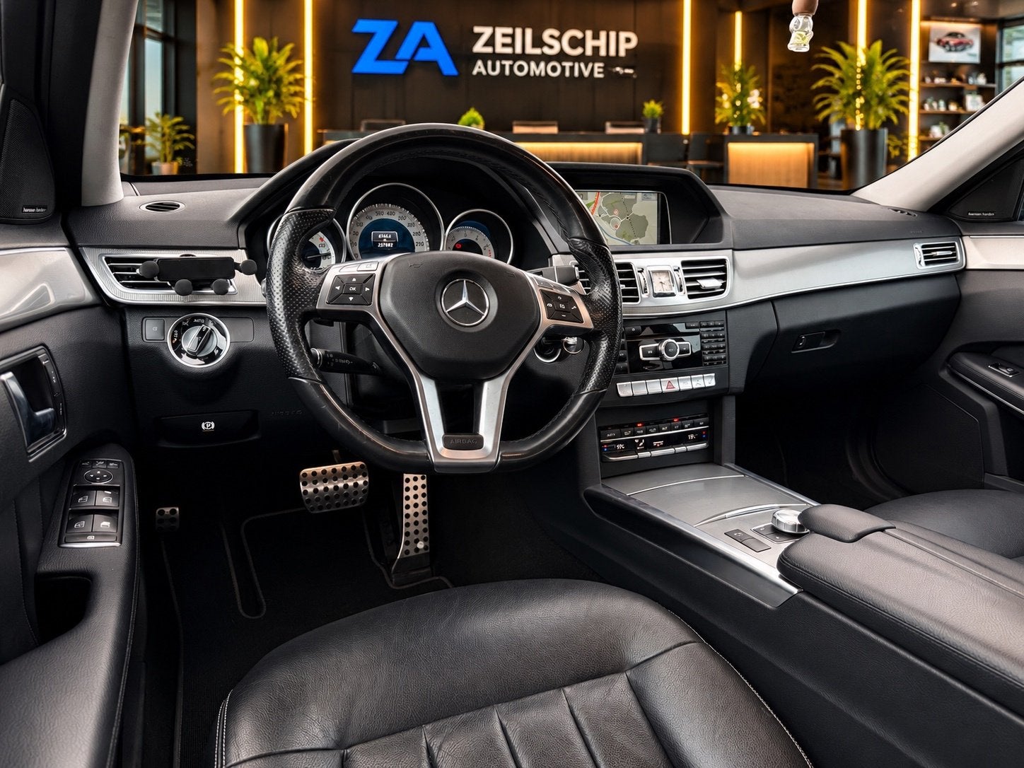 Mercedes-Benz E-klasse 200 CGI AMG Pakket Navi|360' Camera|H, Auto's, Automaat, Dealer onderhouden, Achterwielaandrijving, Gebruikt