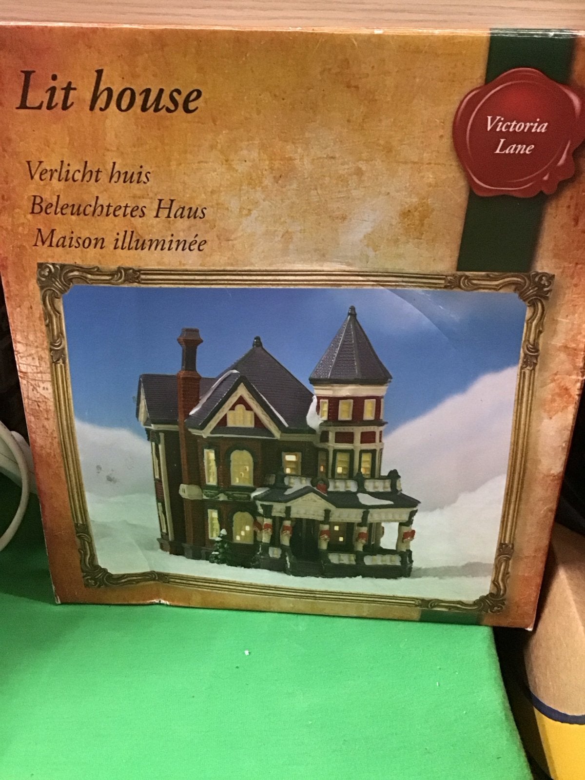 Mooi huis voor een kerstdorp, Victoria Lane keramiek, Ophalen of Verzenden, Zo goed als nieuw