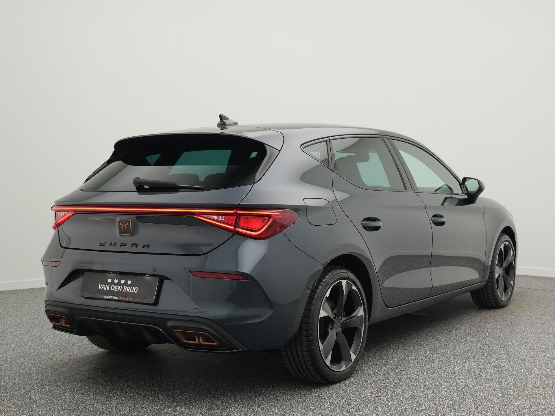 CUPRA Leon VZ Business 1.4 TSI e-Hybrid 245pk DSG | Full LED, Auto's, Stof, Gebruikt, 4 cilinders, Leon