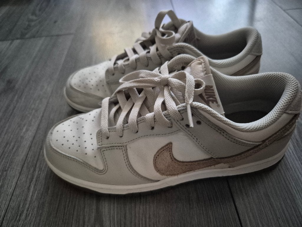 Nike Dunk Low Sneakers - Beige/Wit, Overige kleuren, Nike, Ophalen of Verzenden, Sneakers of Gympen