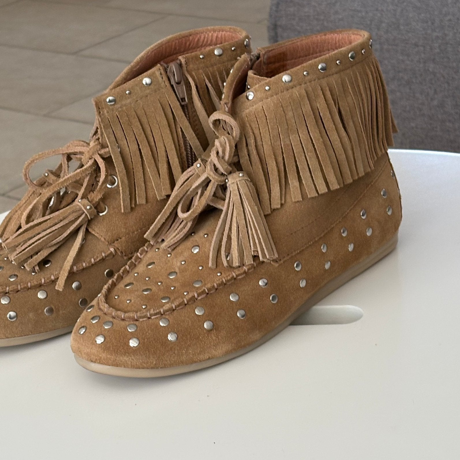 Juul en Belle suede laarsjes met studs, Beige, Lage of Enkellaarzen, Nieuw, Ophalen of Verzenden