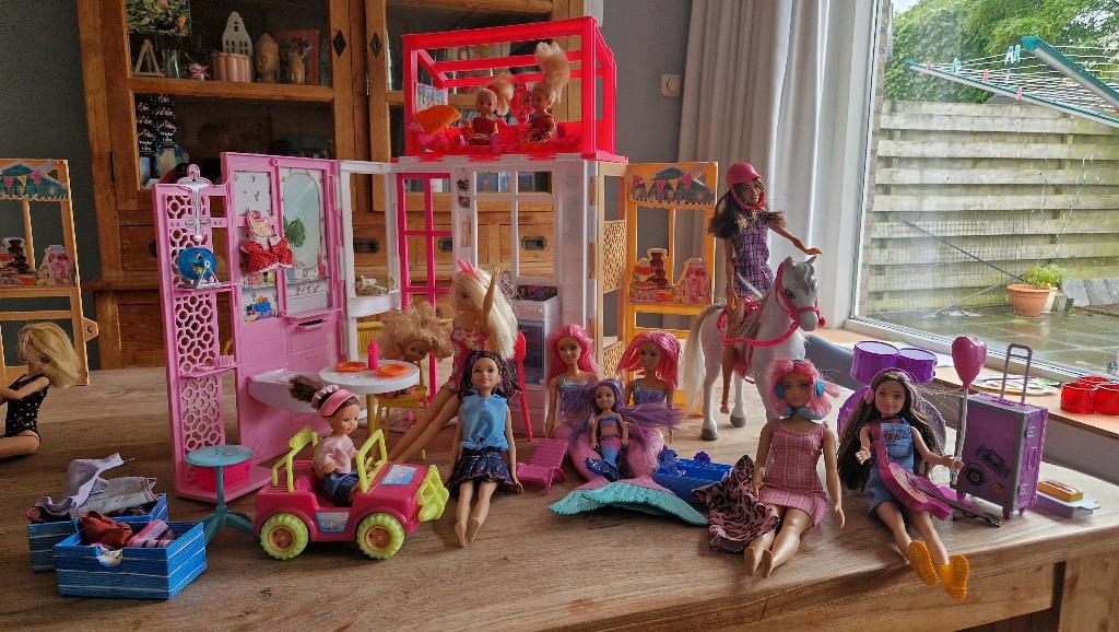 Barbies, Kinderen en Baby's, Speelgoed | Poppen, Ophalen, Zo goed als nieuw, Barbie