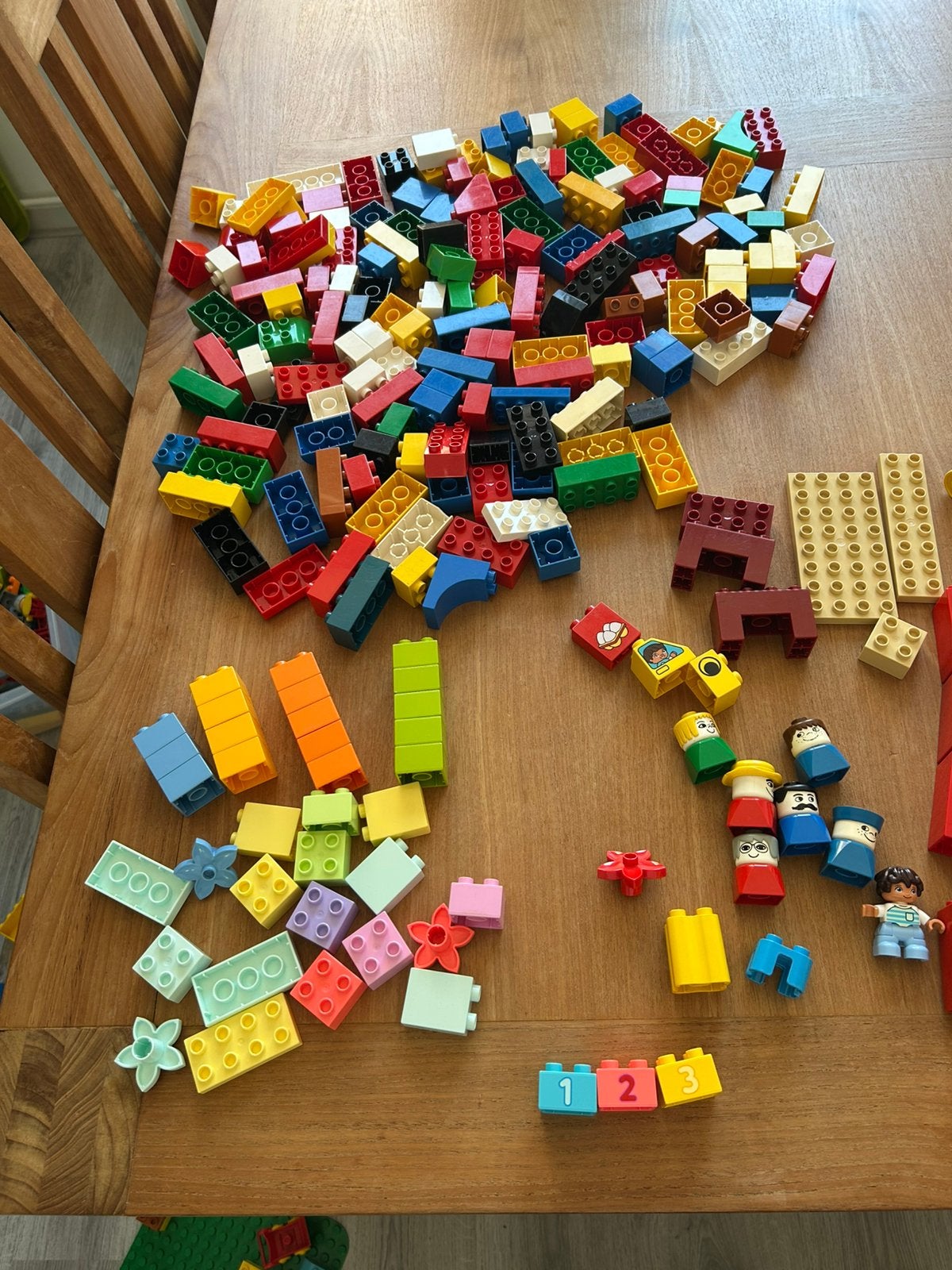 Partij Lego Duplo bouwblokken, wat wagons en poppetjes, Kinderen en Baby's, Speelgoed | Bouwstenen, Ophalen, Zo goed als nieuw
