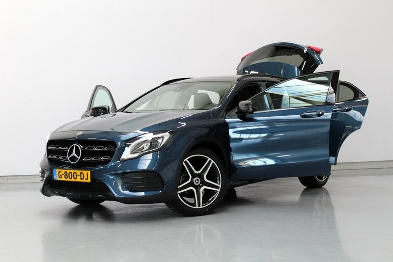 Mercedes-Benz GLA 180 Business Solution AMG Night Upgrade 12, Gebruikt, 4 cilinders, Blauw, 122 pk