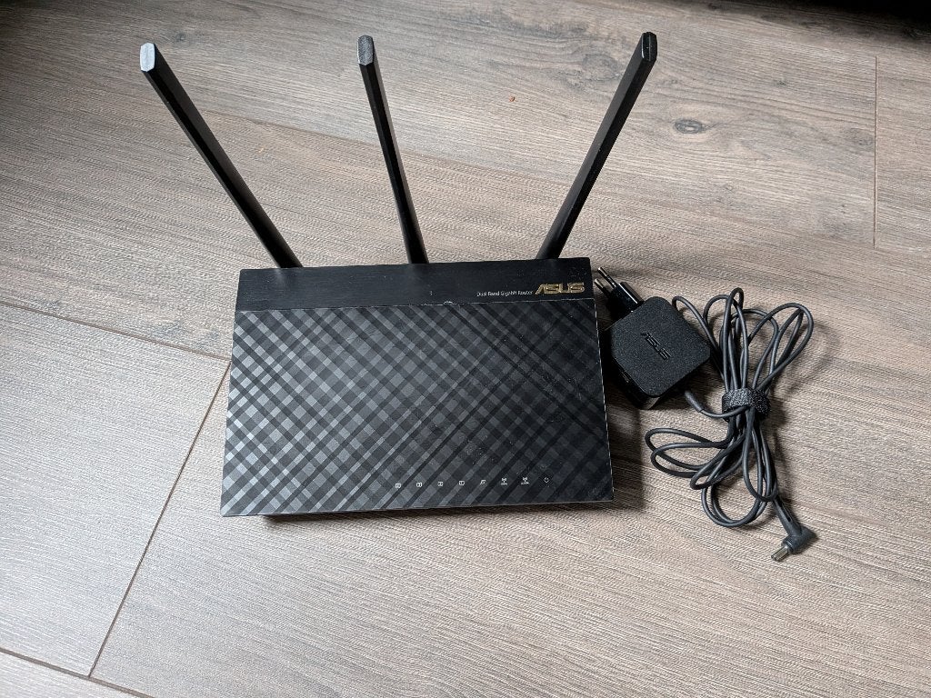 Asus wireless gigabit router RT-AC66U B1, Computers en Software, Routers en Modems, Ophalen of Verzenden, Zo goed als nieuw, Router met modem
