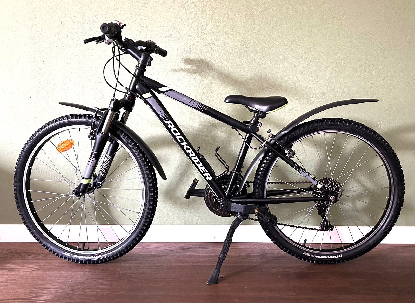 Mountainbike Rockrider ST500 met accessoires in nieuwstaat, Ophalen, Zo goed als nieuw