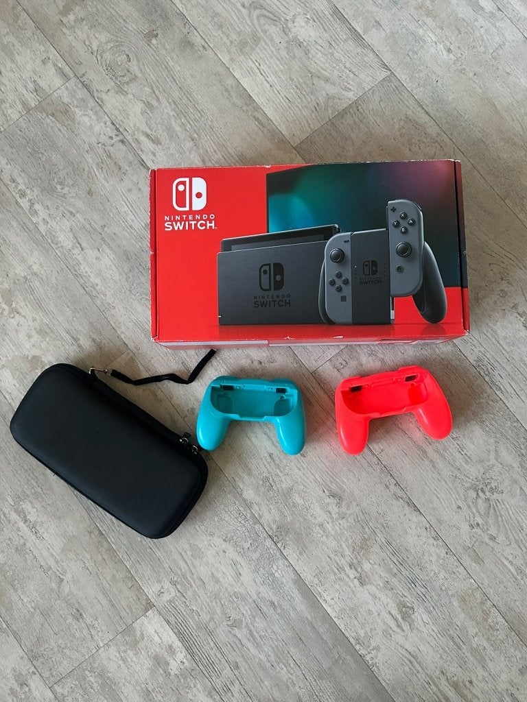 nintendo switch inclusief accessoires en mini dockingstation, Spelcomputers en Games, Ophalen, Gebruikt, Met 2 controllers, Switch Original