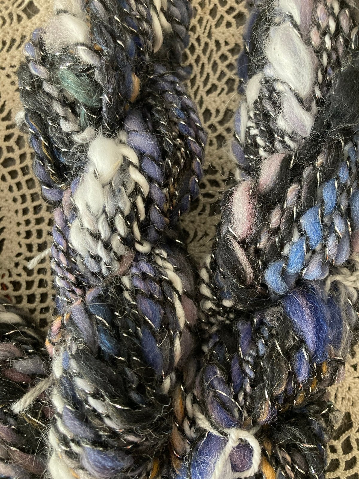 Handgesponnen wol met glitter - Uniek garen, Hobby en Vrije tijd, Breien en Haken, Ophalen of Verzenden, Nieuw, Breien of Haken