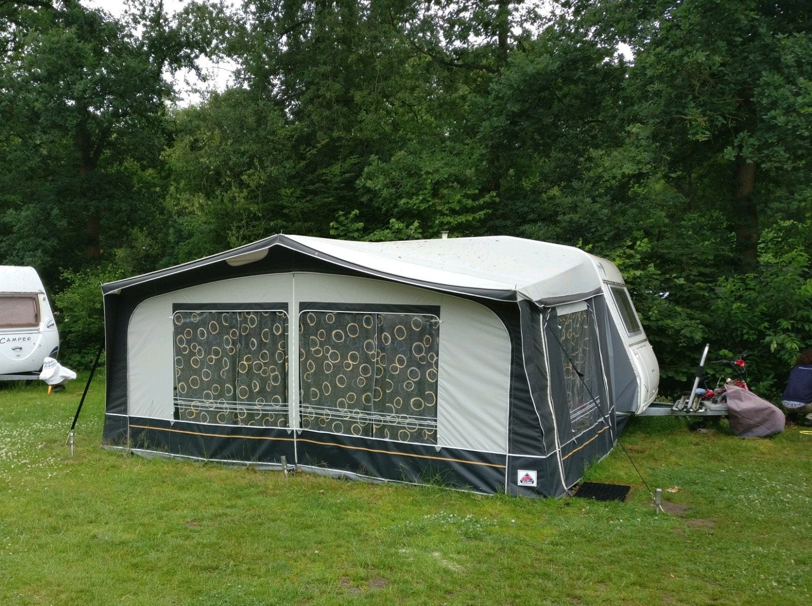 Knaus Vimara 450 TF caravan met voortent en inboedel, Vast bed, Rondzit, Luifel, Particulier