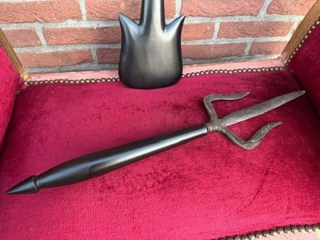 fraaie trisula, incl staf en houder, Java, no kris/keris, Ophalen of Verzenden, Overige soorten, Azië, Zwaard of Sabel