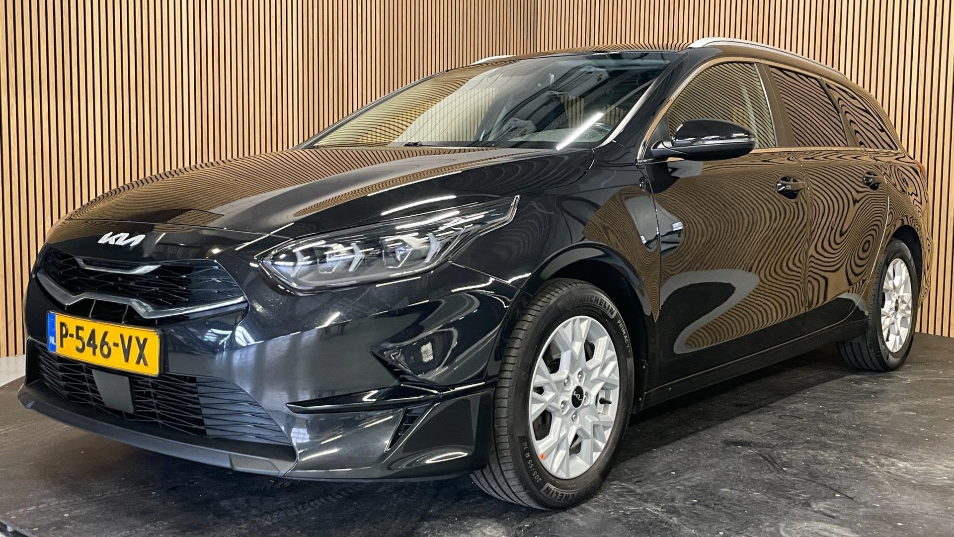 Kia Ceed Sportswagon 1.0 T-GDi DynamicPlusLine|LEDER|CARPLAY, Voorwielaandrijving, Gebruikt, Leder en Stof, Zwart
