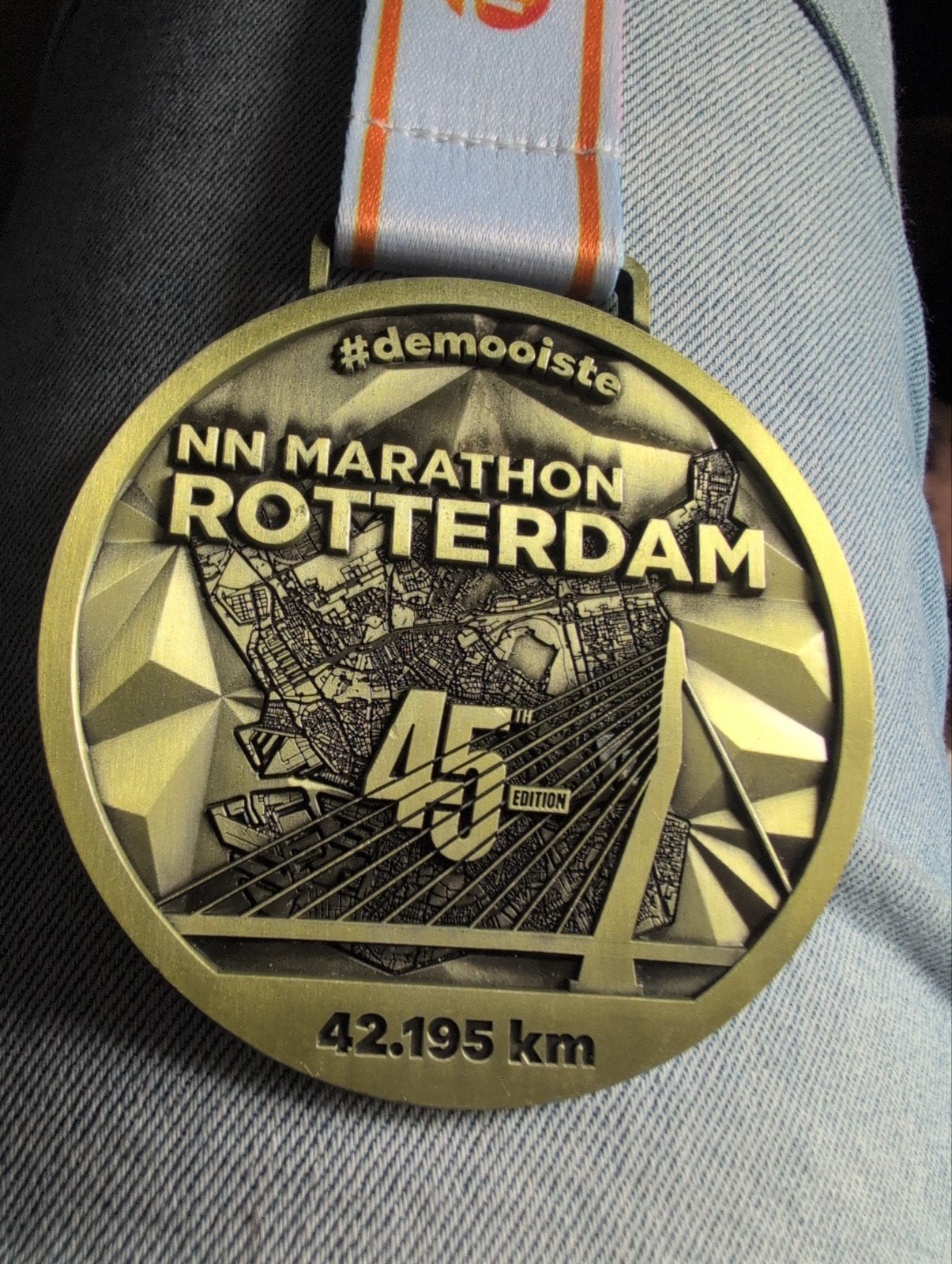 NN Marathon Rotterdam Medaille 42.195 km - 45e Editie, Postzegels en Munten, Penningen en Medailles, Ophalen of Verzenden, Overige materialen