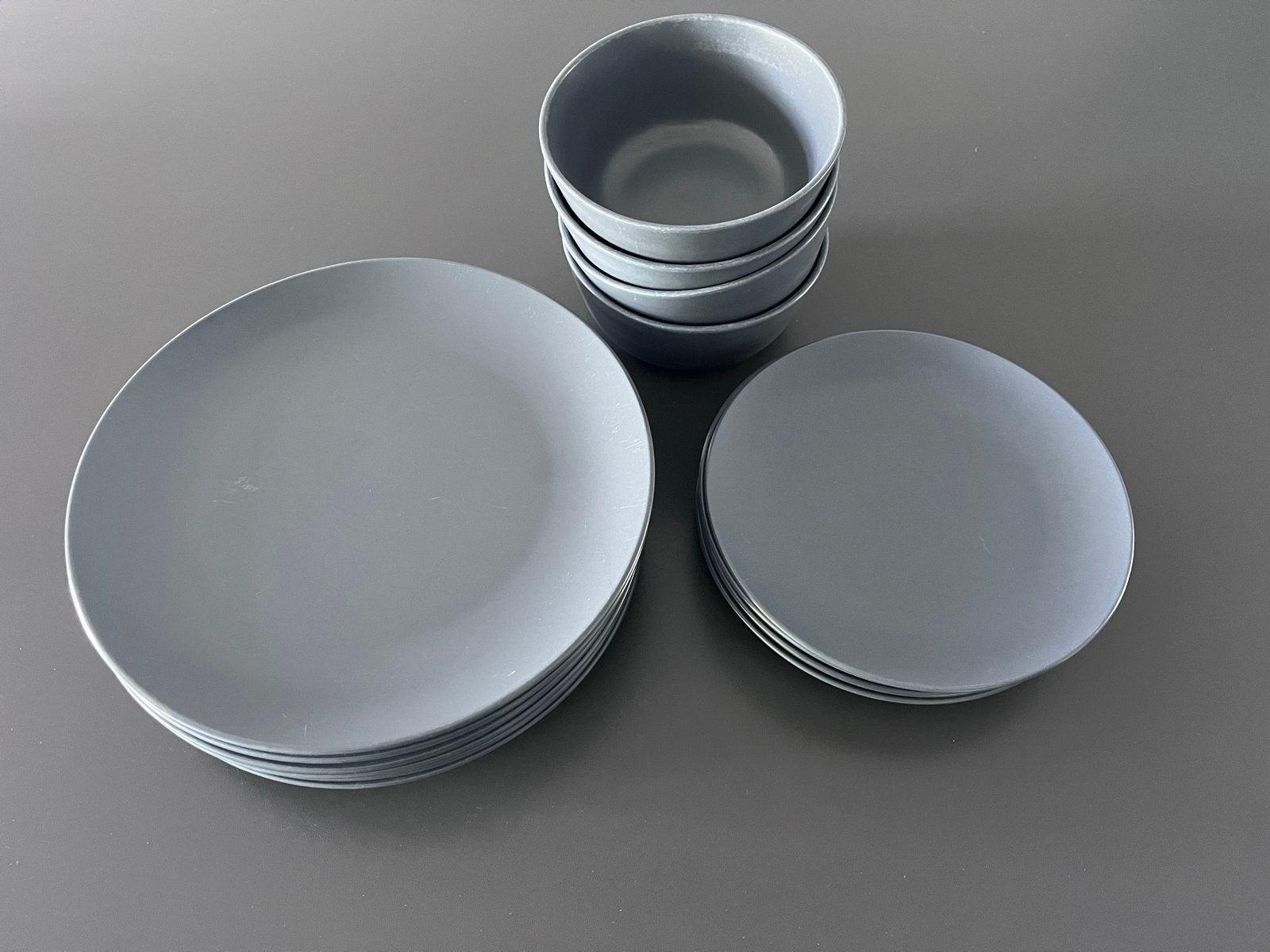 IKEA Donkergrijs Servies:4 Schaaltjes,4 ontbijt,6dinerborden, Ophalen, Gebruikt, IKEA, Compleet servies