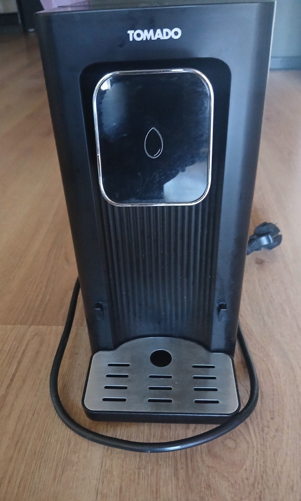 Tomado Heetwaterdispenser TWD2502B/TWD2503B Zwart 2.5L, Witgoed en Apparatuur, 2 liter of meer, Ophalen, Zo goed als nieuw