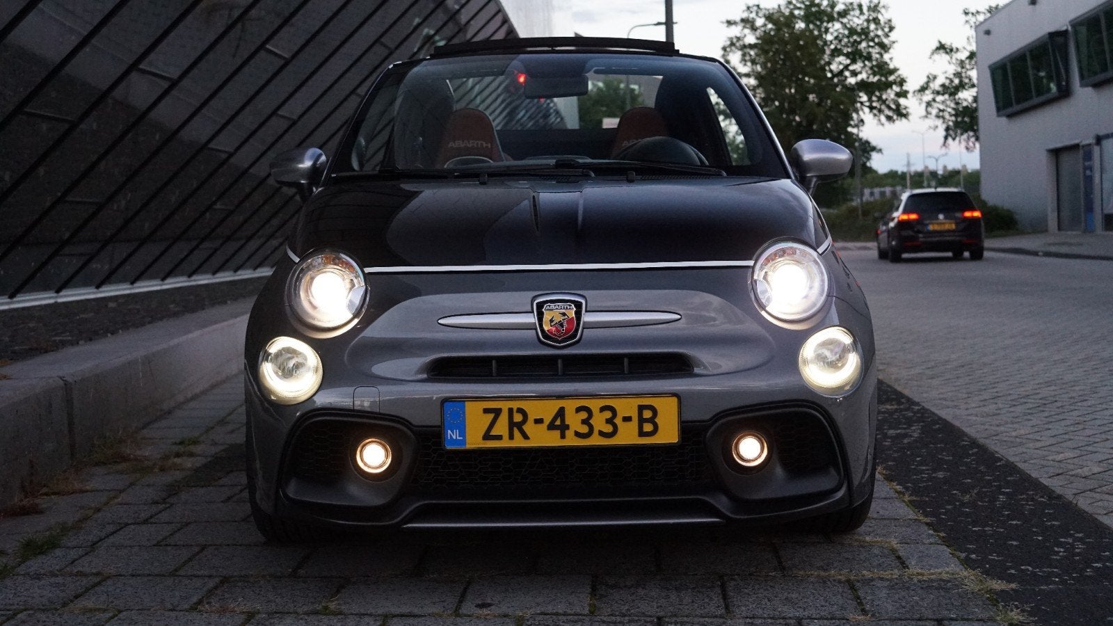 Abarth 595 cabrio 165pk 48dkm 70 anniversary 2019 automaat, Auto's, 40 €/maand, Euro 6, 4 cilinders, Cabriolet