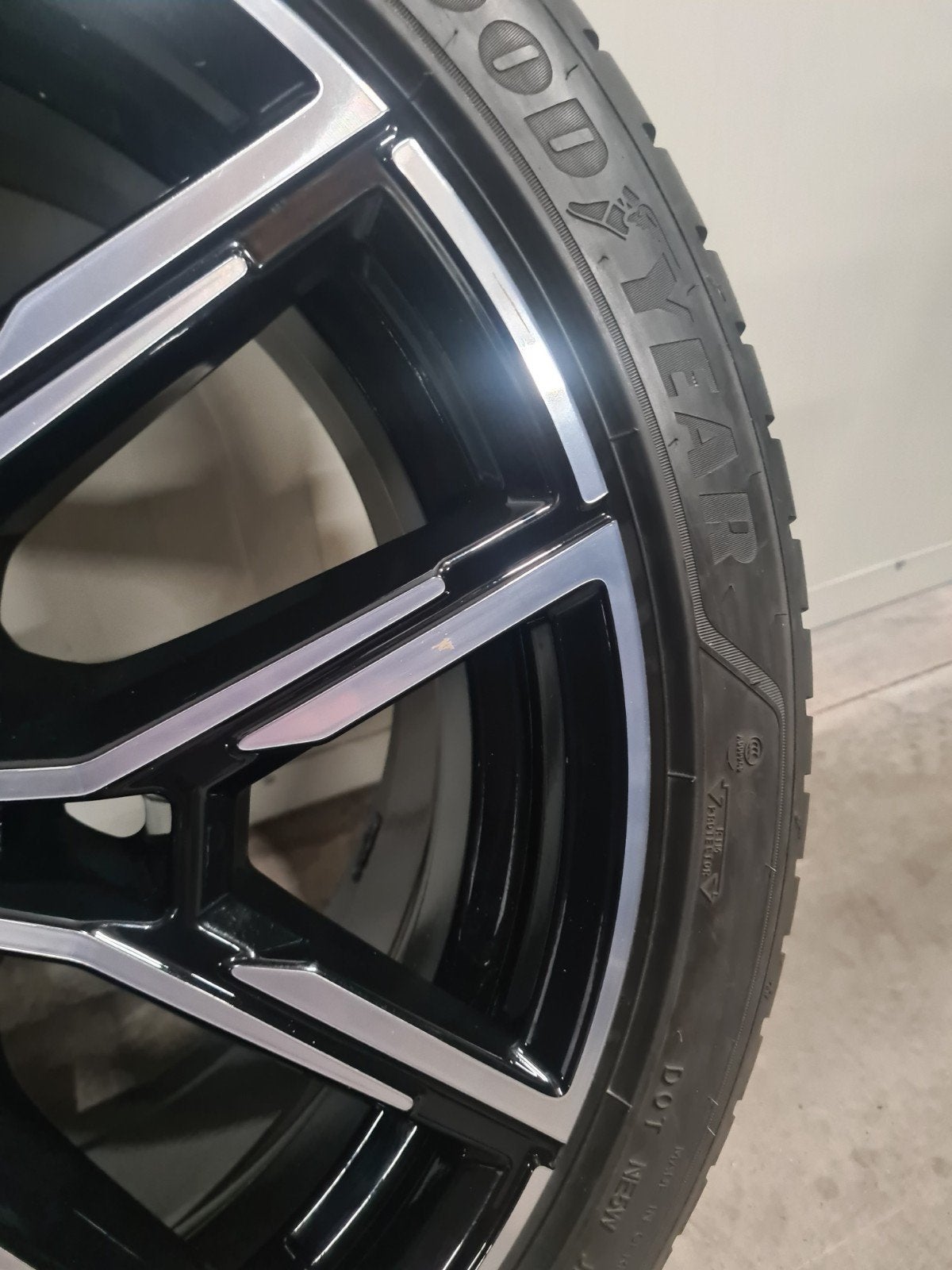 19' BMW i4 4 Serie G26 Styling 859M met winterbanden 7.5mm, Auto-onderdelen, Banden en Velgen, 19 inch, 245 mm, Banden en Velgen