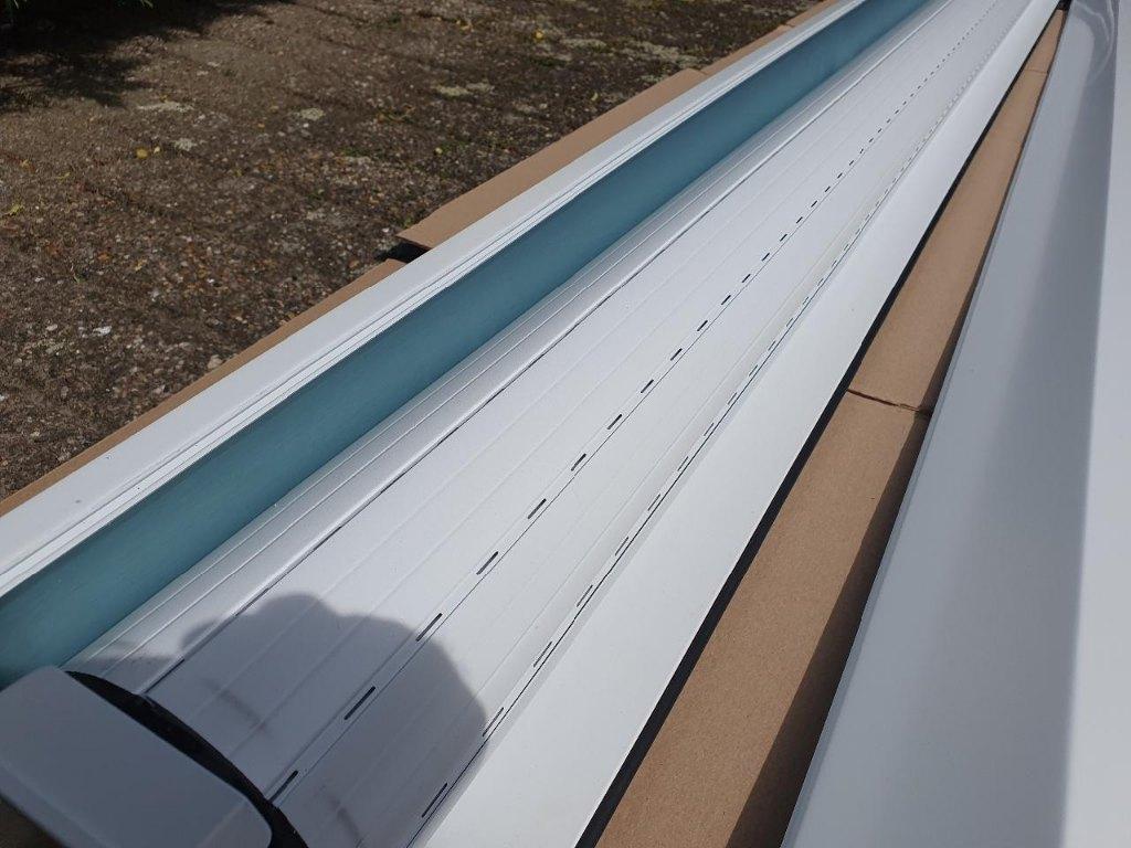 ongebruikt, elektrisch Rolluik wit, Ophalen, Zo goed als nieuw, 200 cm of meer, Elektrische bediening