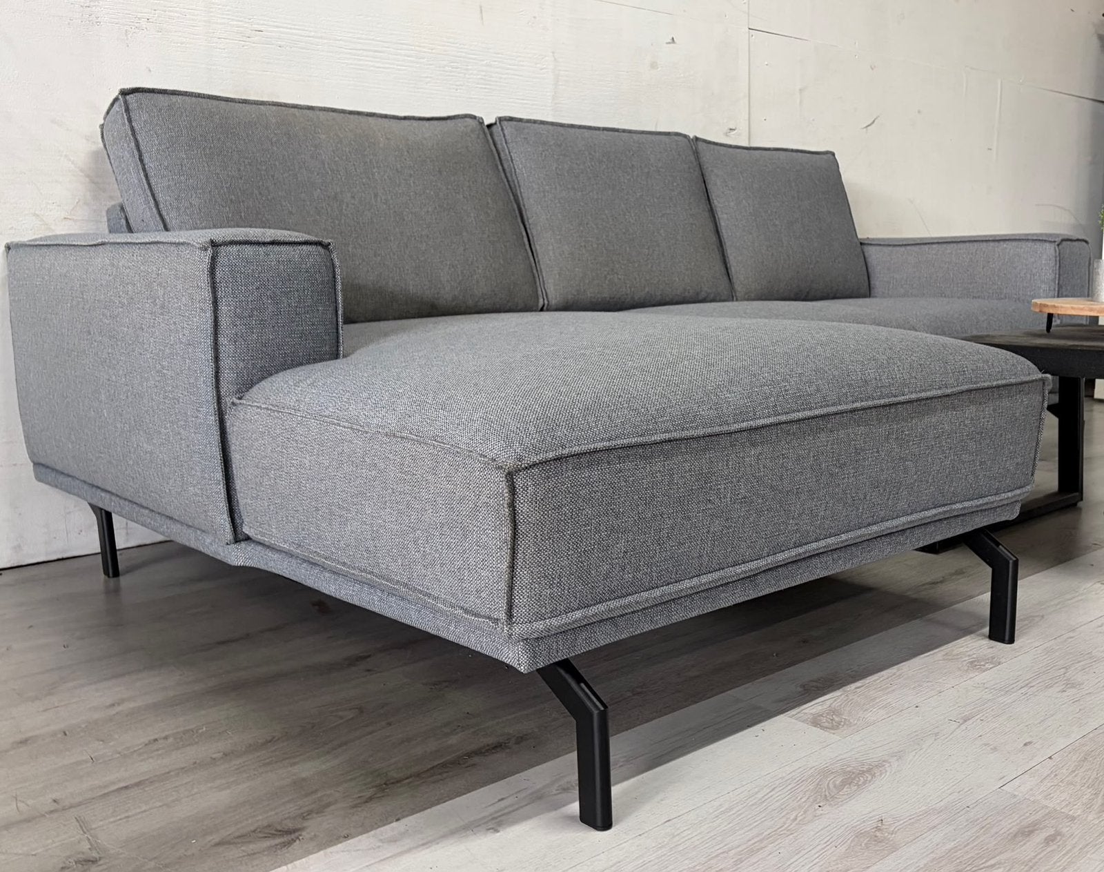 Hoekbank Grijs - Direct leverbaar, Huis en Inrichting, Verzenden, Hoekbank, Zo goed als nieuw, 200 tot 250 cm
