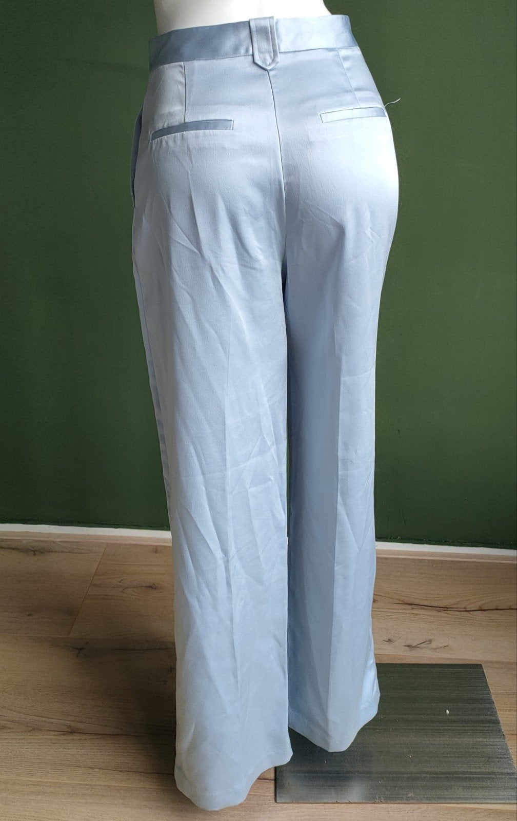 Lichtblauwe satijnen broek Zara, Kleding | Dames, Broeken en Pantalons, Maat 38/40 (M), Blauw, Ophalen of Verzenden, Lang