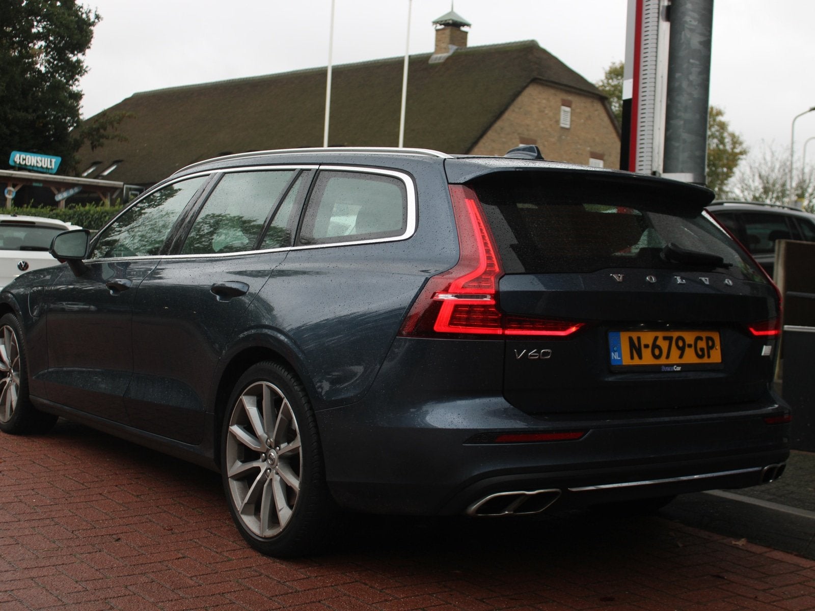 Volvo V60 T6 PHEV *Inscription* | Carplay | Camera | Cruise, Automaat, Stof, Gebruikt, Zwart
