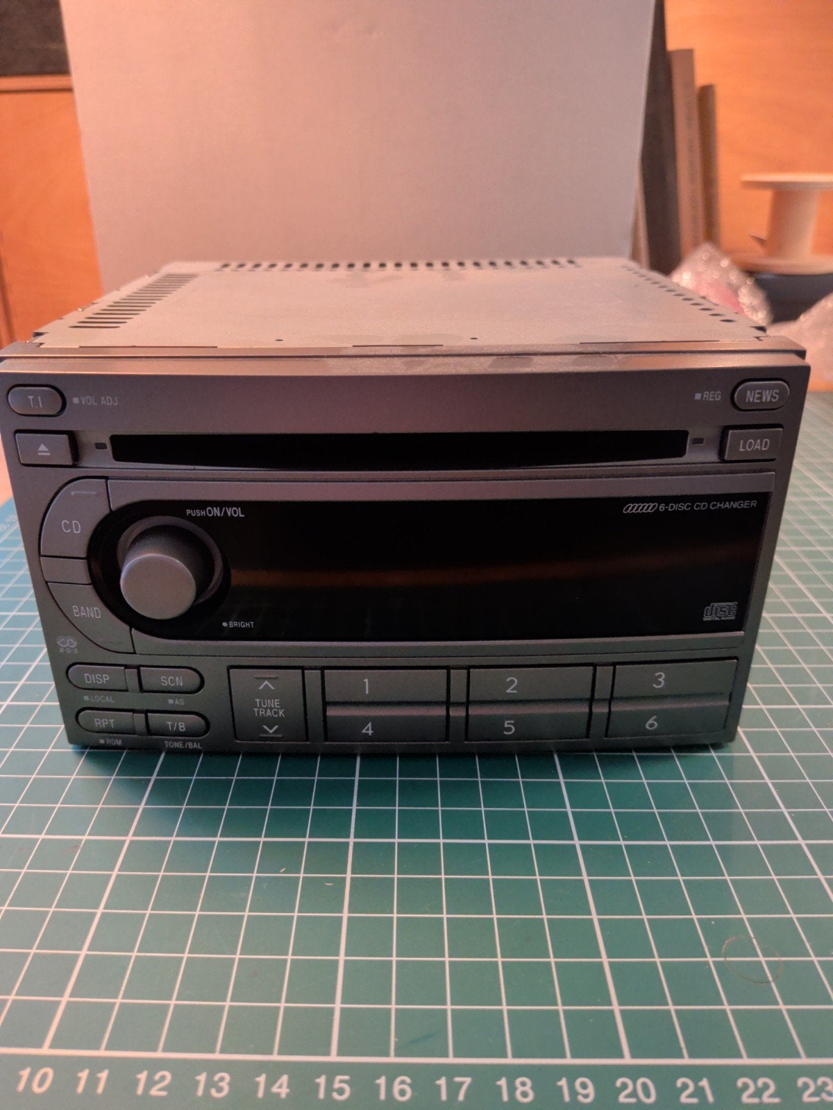 Dubbel DIN Radio CD speler uit een Subaru Forester SG, Ophalen of Verzenden, Gebruikt