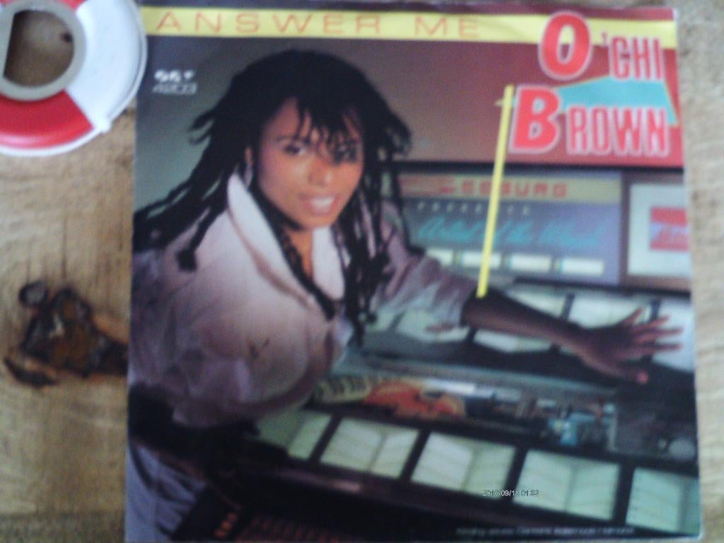 o'chi brown - answer me  4mei, 7 inch, Ophalen of Verzenden, Pop, Single