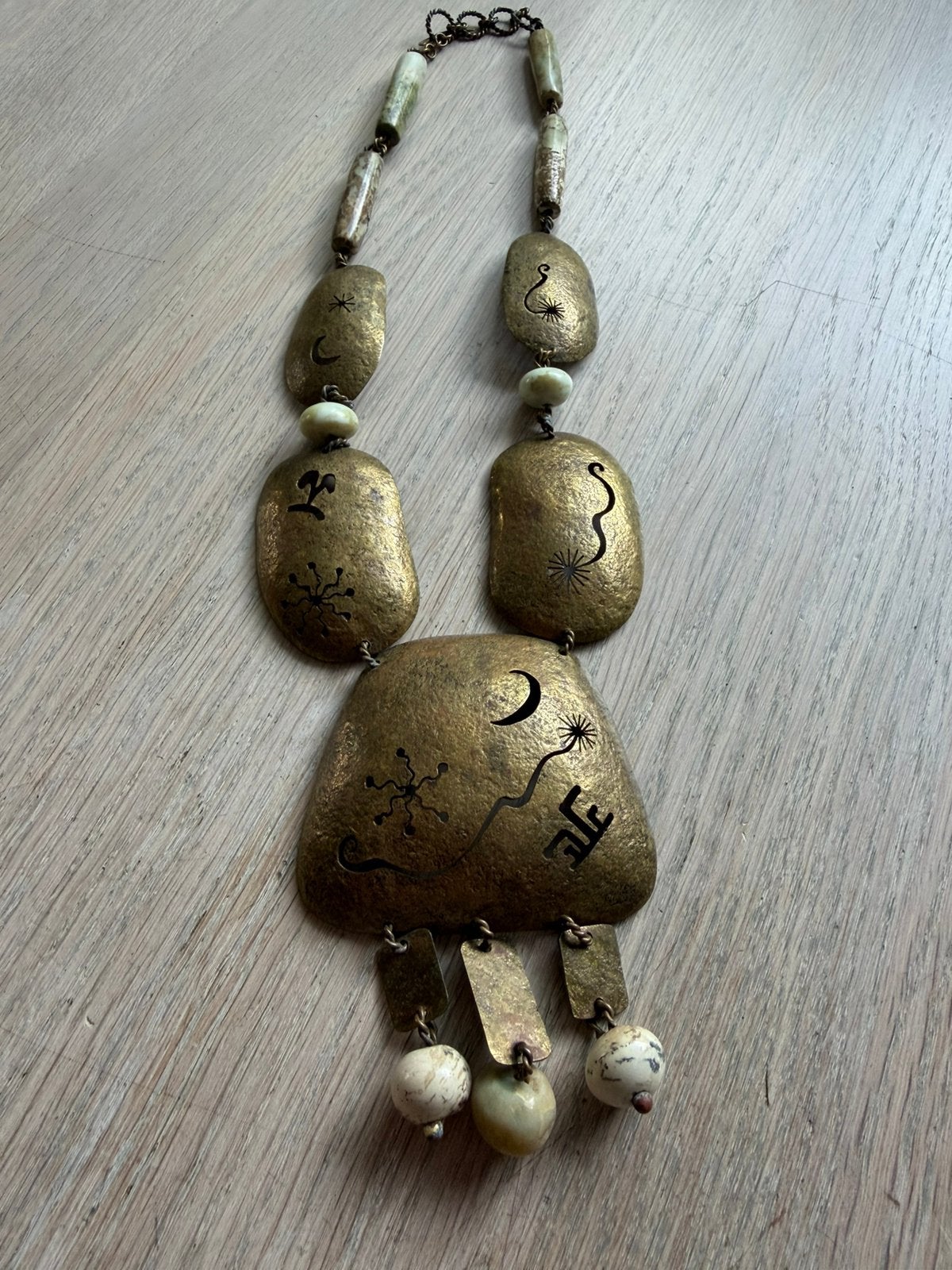Oude messing met natuursteen kralen ketting, Sieraden, Tassen en Uiterlijk, Verzenden, Zo goed als nieuw, Steen of Mineraal
