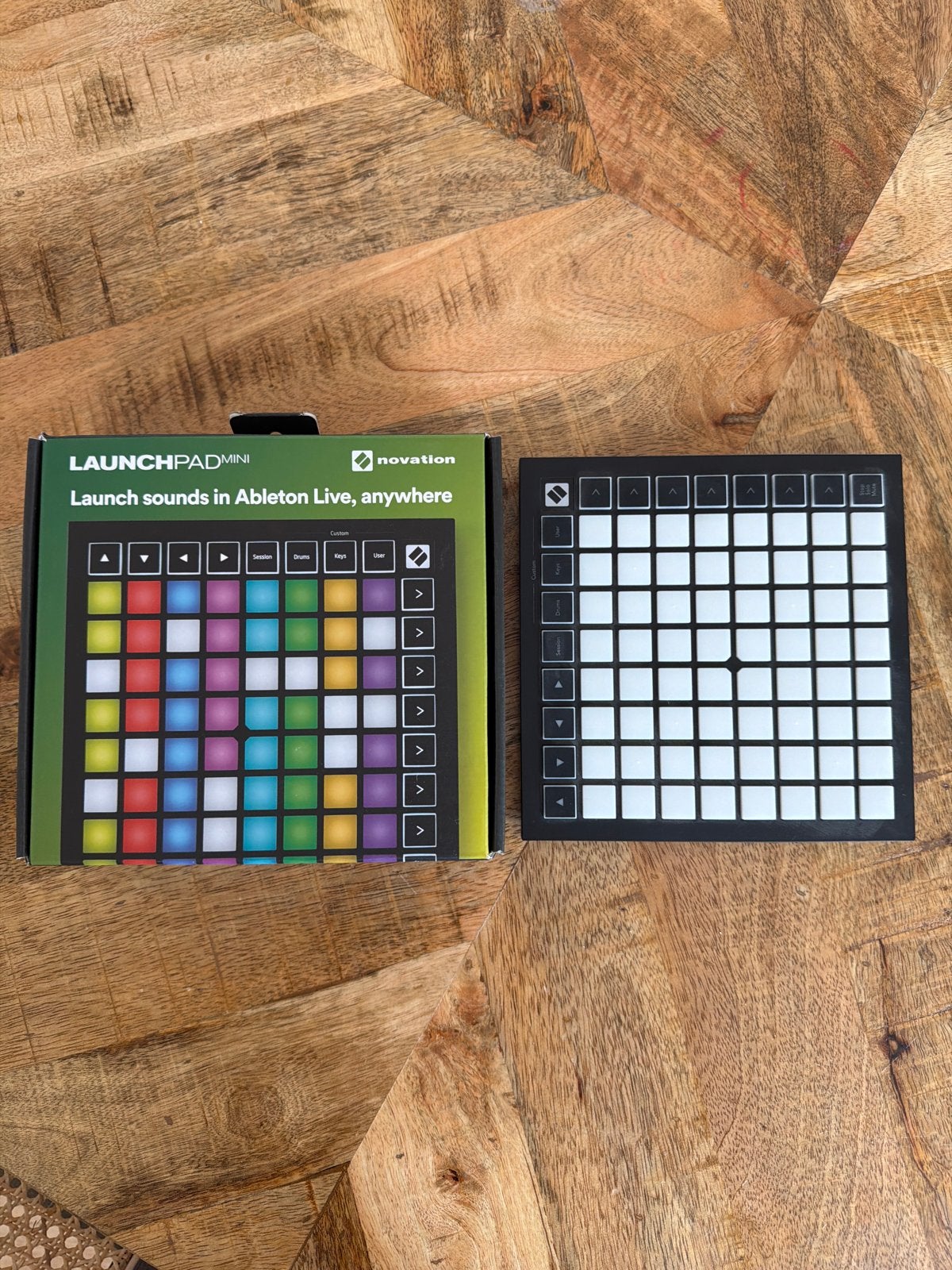 Novation Launchpad Mini MIDI Controller MK3, Muziek en Instrumenten, Novation, Zo goed als nieuw, Met midi-aansluiting, Overige aantallen