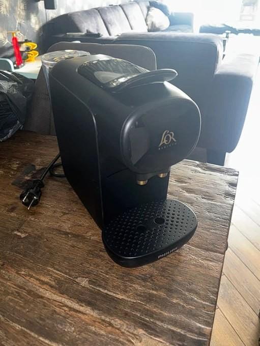 L'OR Barista koffiemachine - Kan nog paar rondes mee, Witgoed en Apparatuur, Koffiezetapparaten, Gebruikt, Koffiepads en cups