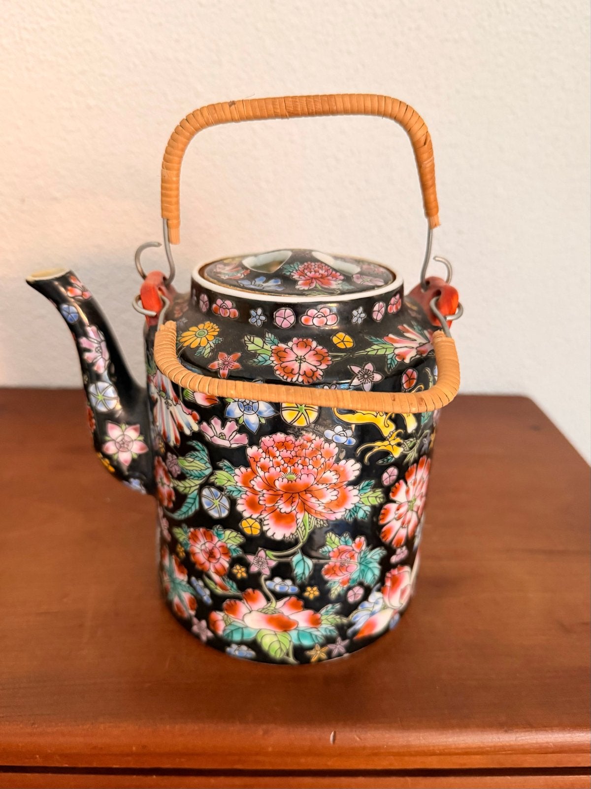Vintage Chinese Theepot met Bloemenpatroon en Bamboe Handvat, Antiek en Kunst, Ophalen of Verzenden