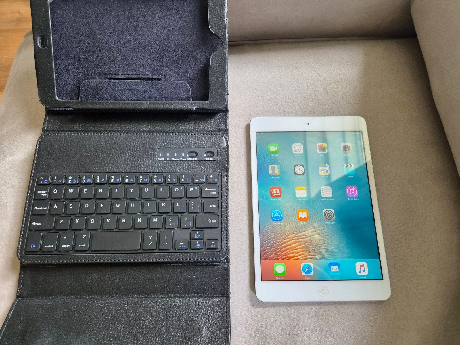 Ipad mini 16GB zilver A1432 + hoes en toetsenbord, Computers en Software, Apple iPads, Gebruikt, Apple iPad, 8 inch, Ophalen of Verzenden