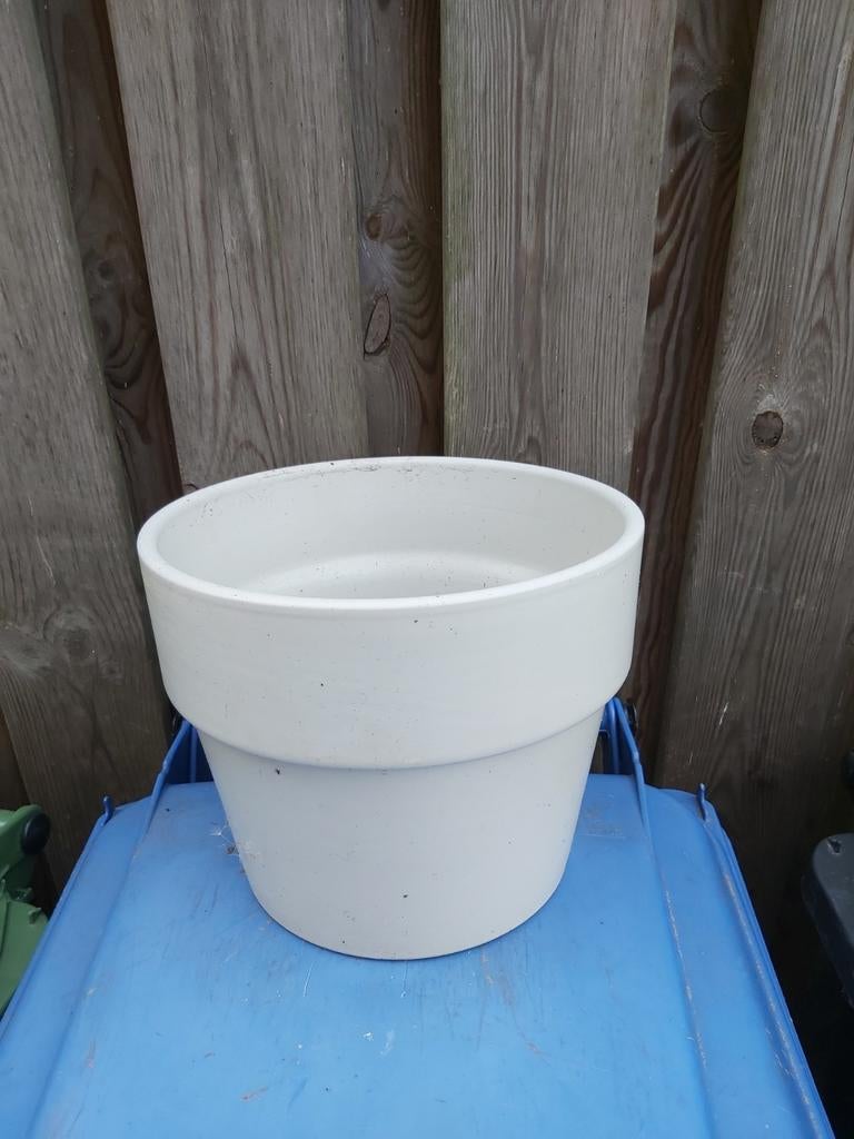 Mooie witte bloempot/vaas voor binnen of buiten, 25 tot 40 cm, Gebruikt, Rond, Ophalen of Verzenden
