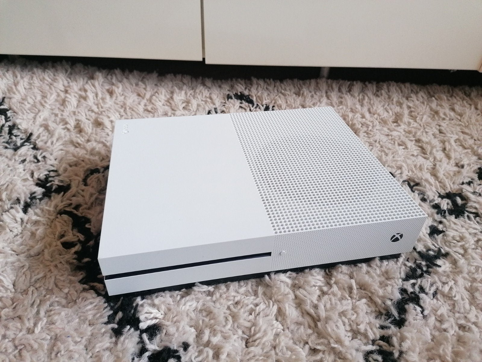 Xbox One S (Model 1681) - Wit, Spelcomputers en Games, Ophalen, Xbox One S, Zo goed als nieuw, Zonder controller