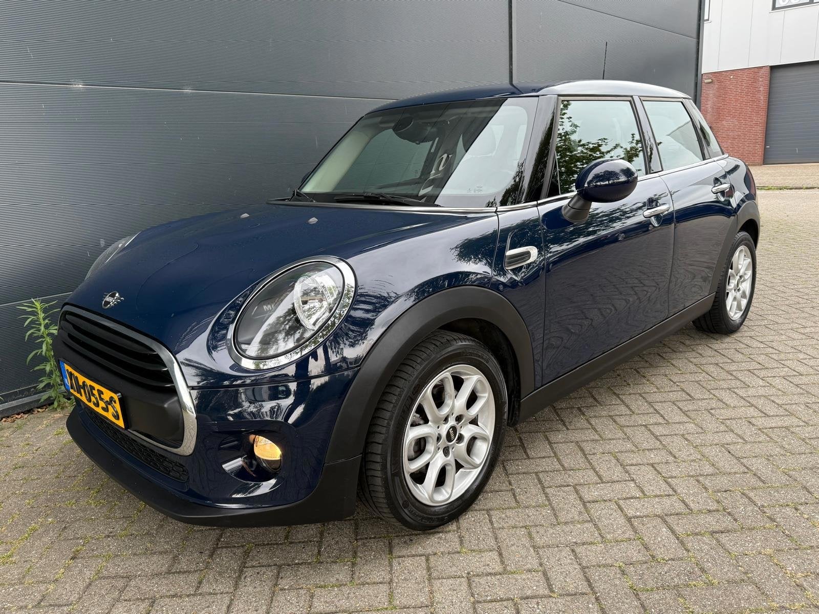 Mini 5-Deurs 1.5 One Pepper/Navi/Carplay/cruise/Airco/parkse, Voorwielaandrijving, Gebruikt, Euro 6, Navigatiesysteem