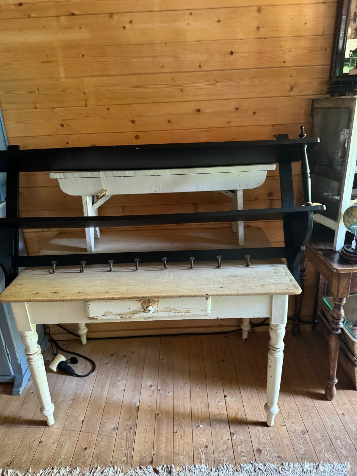 Brocante Keukenrek Zwart met 2 Planken en 8 Haken, Ophalen