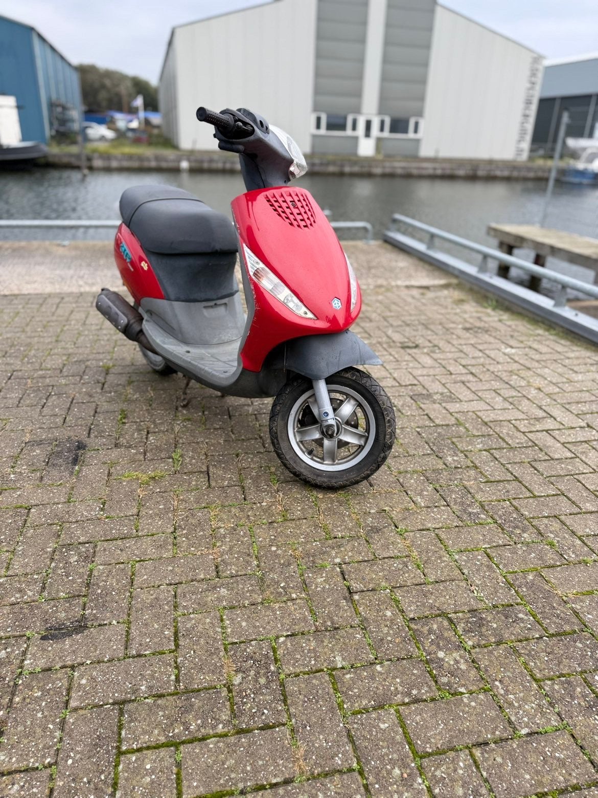Zip 20000 2takt origineel bouwjaar 2000 ( brom of a1), Motoren, Ophalen of Verzenden, Jpmparts.nl, Jpmparts.nl, Jpmparts.nl