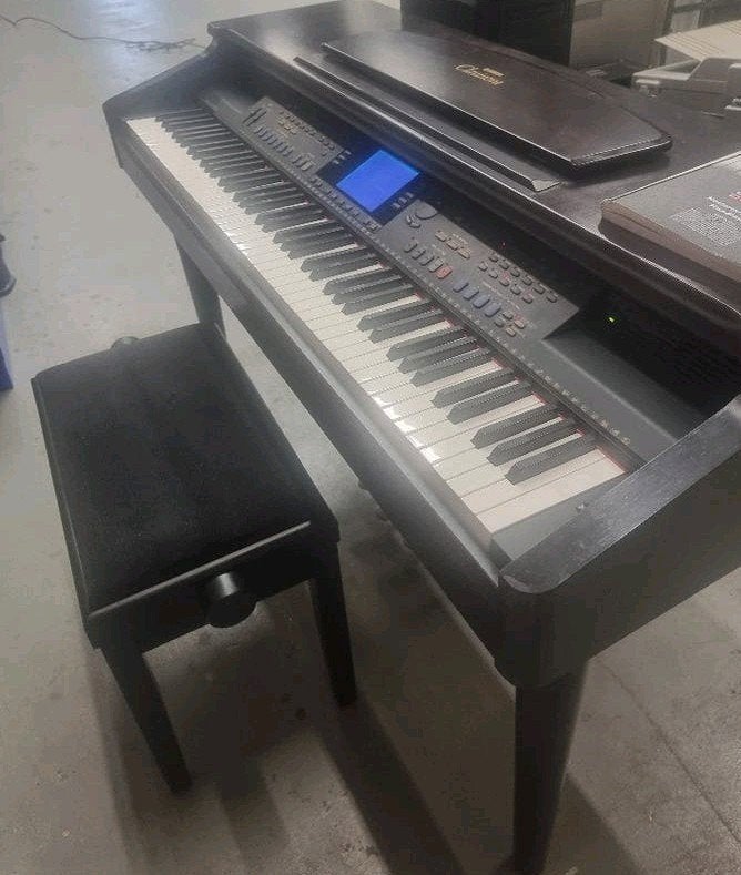 Yamaha Clavinova CVP-105 Incl. NL handleiding en pianokruk, Muziek en Instrumenten, Piano's, Ophalen, Gebruikt, Bruin, Digitaal