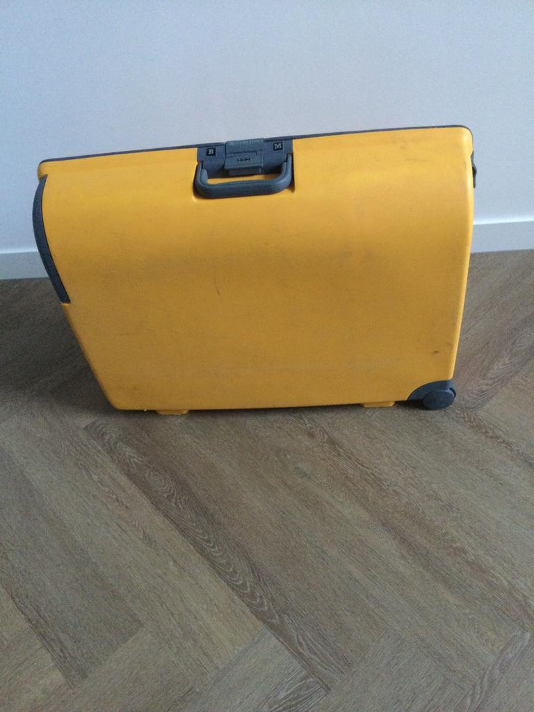 Carlton koffer geel gebruikt met wieltjes, Sieraden, Tassen en Uiterlijk, Koffers, Ophalen of Verzenden, Zo goed als nieuw