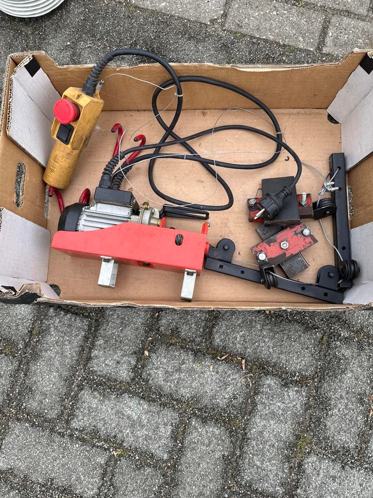 Elektrische takel met afstandsbediening fietslift, Doe-het-zelf en Verbouw, Lieren en Takels, Ophalen, Gebruikt, Elektrisch
