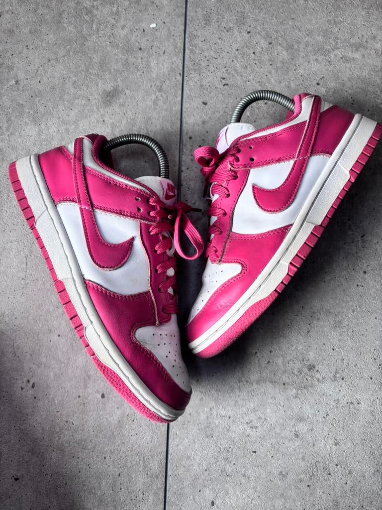 Nike Dunk Low Archeo Pink 38, Ophalen of Verzenden, Zo goed als nieuw, Roze, Sneakers of Gympen