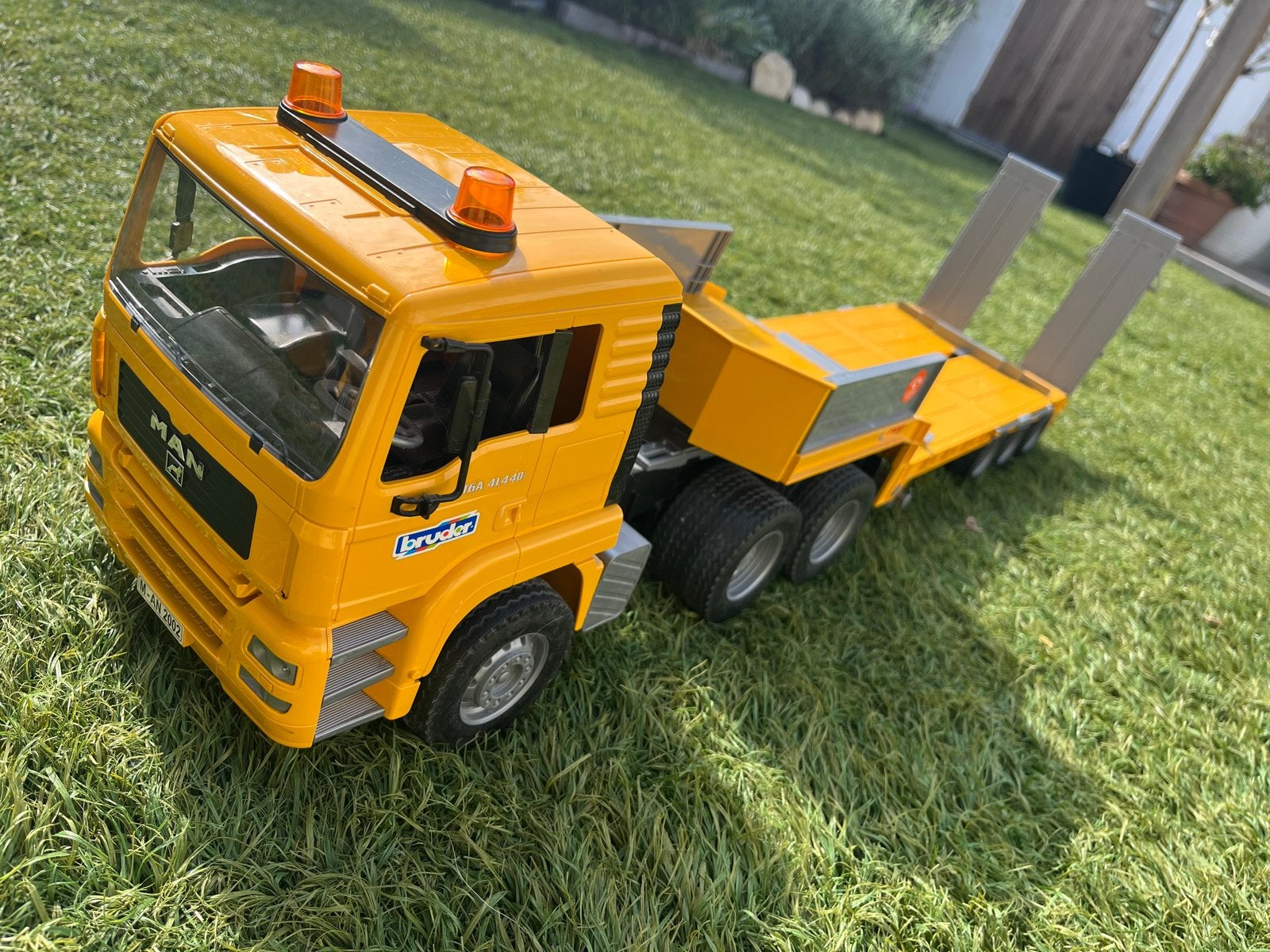 Bruder MAN vrachtwagen met dieplader, Ophalen of Verzenden, Zo goed als nieuw