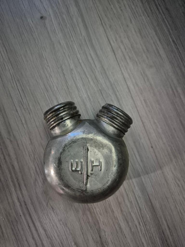 Metalen olie en solvent flesje, Verzamelen, Ophalen of Verzenden, Landmacht, Overige gebieden, Hulzen of Bodemvondsten