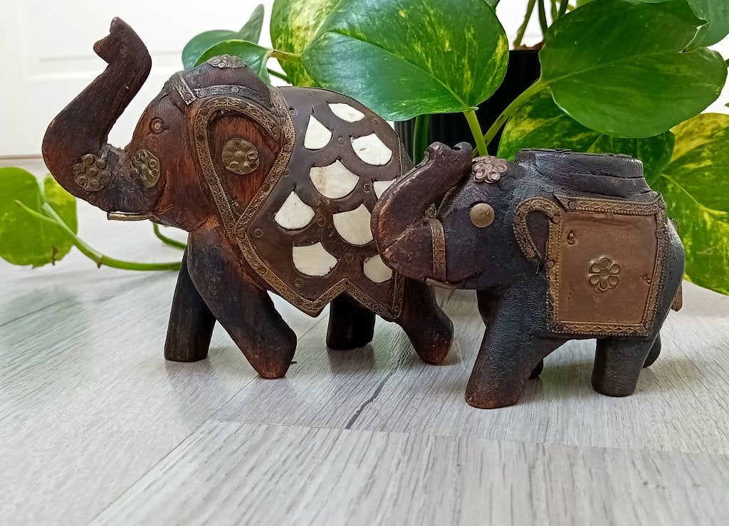 2 prachtige  houten olifanten uit india, Verzamelen, Beelden en Beeldjes, Verzenden, Zo goed als nieuw, Dier