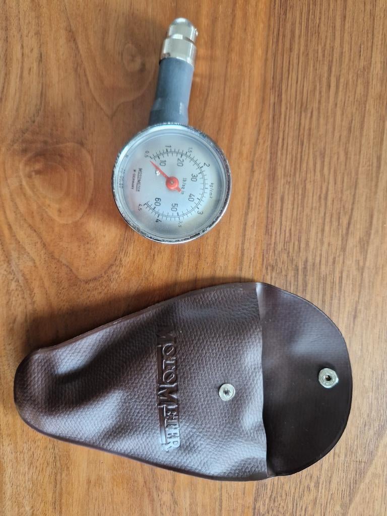 Porsche Motometer bandenspanningsmeter met etui, Ophalen of Verzenden