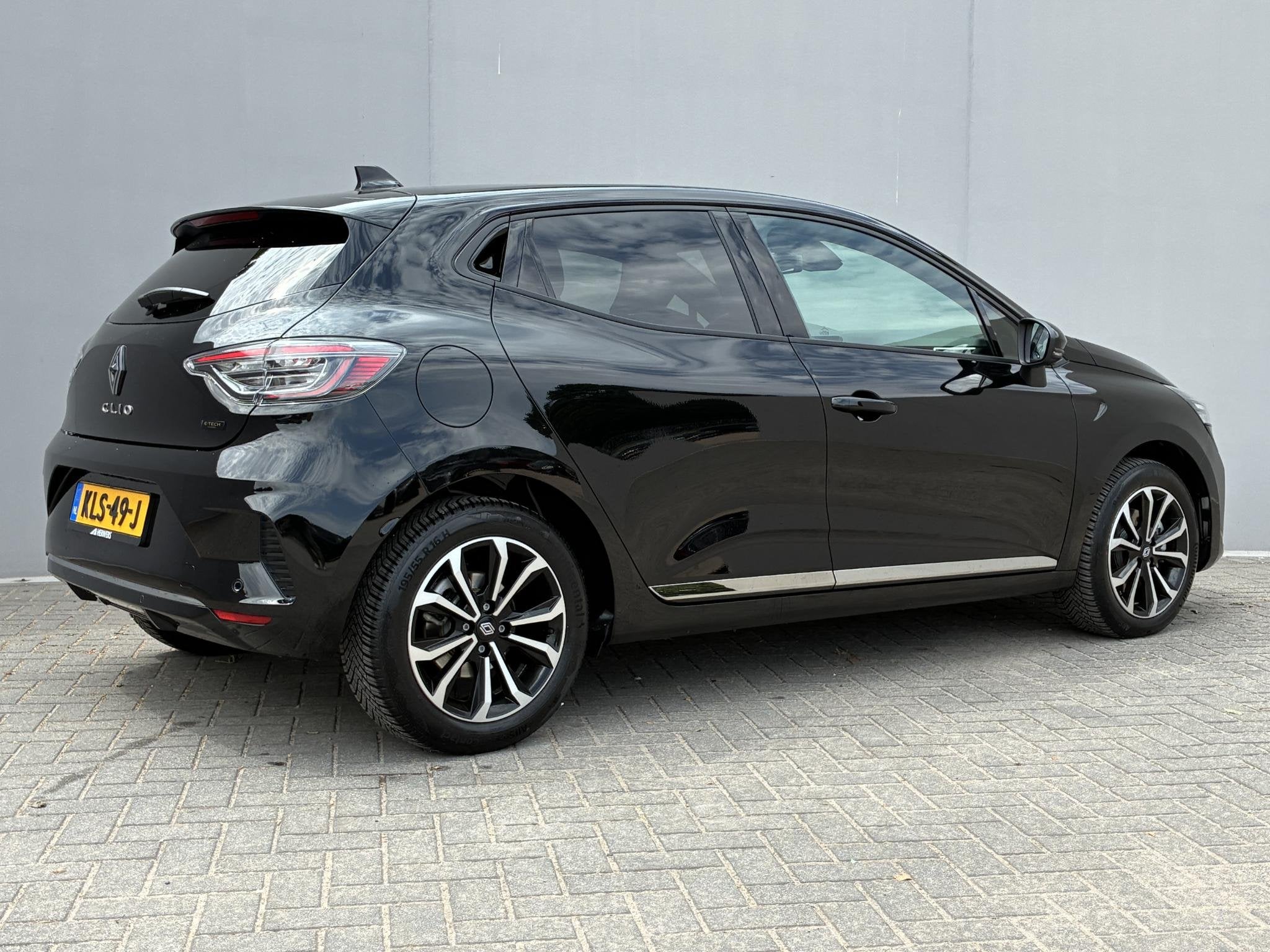 Renault Clio 1.6 E-Tech Full Hybrid 145 techno / Fabrieksgar, Auto's, Gebruikt, Euro 6, Leder en Stof, Zwart