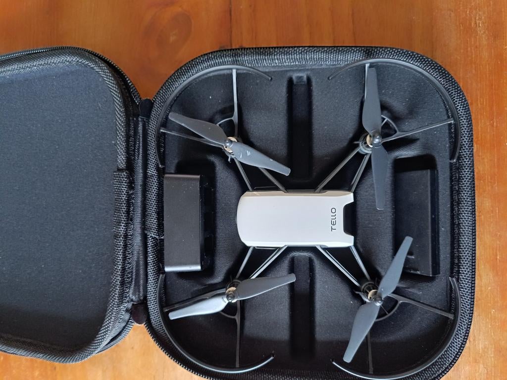 DJI Tello drone met extra accu's en accessoires, Audio, Tv en Foto, Drones, Minder dan 100 meter, Minder dan 250 gram, Minder dan 15 minuten