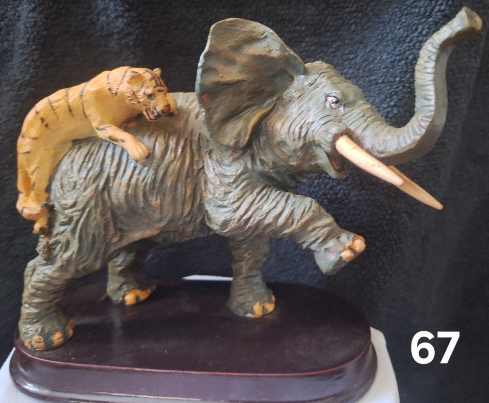 Decoratief beeld olifant met tijger, Verzamelen, Ophalen of Verzenden, Gebruikt, Dier