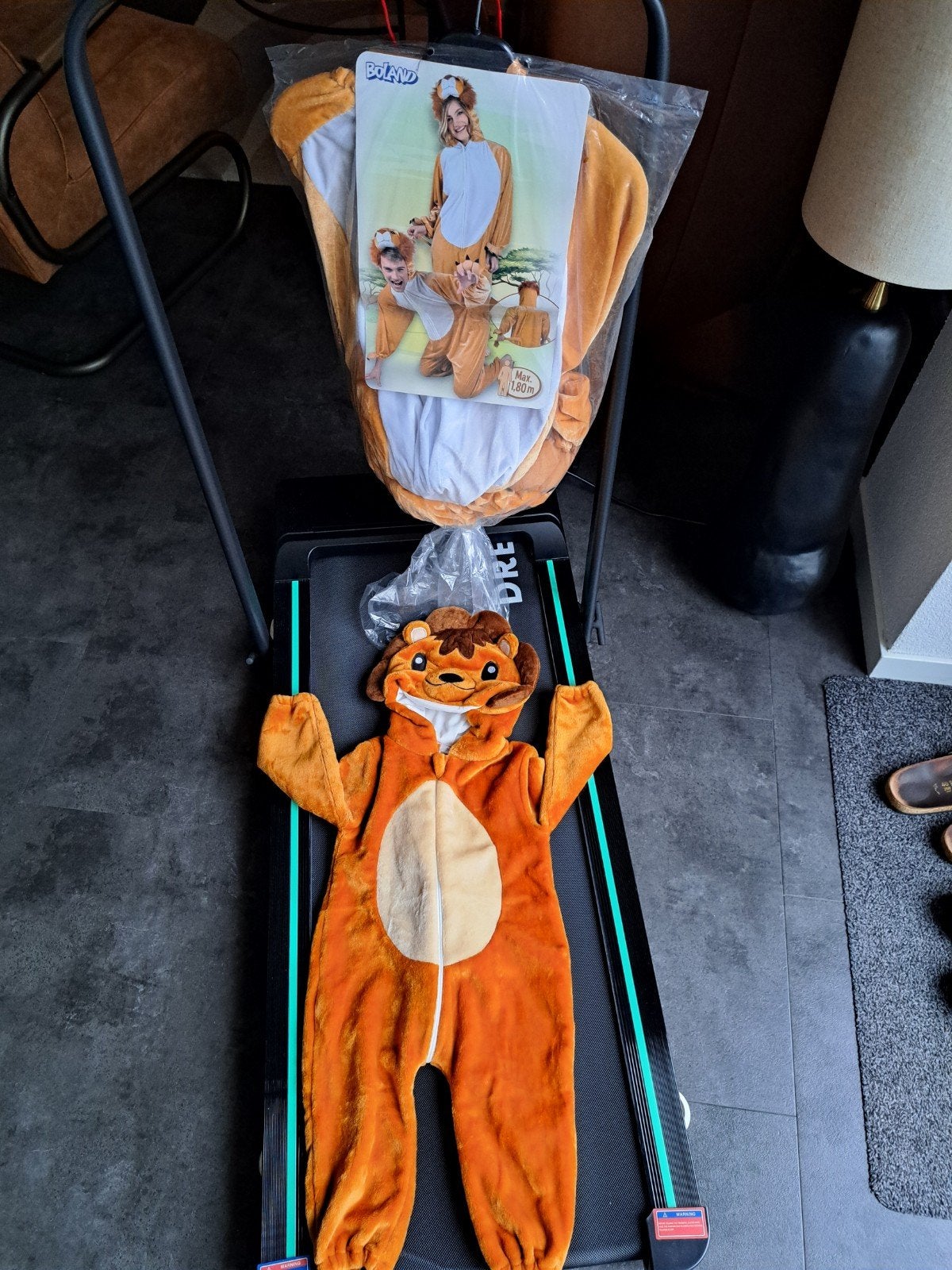 Feestpak tot 180 en kinderpak tot 100cm leeuwenpakken, Ophalen, Zo goed als nieuw