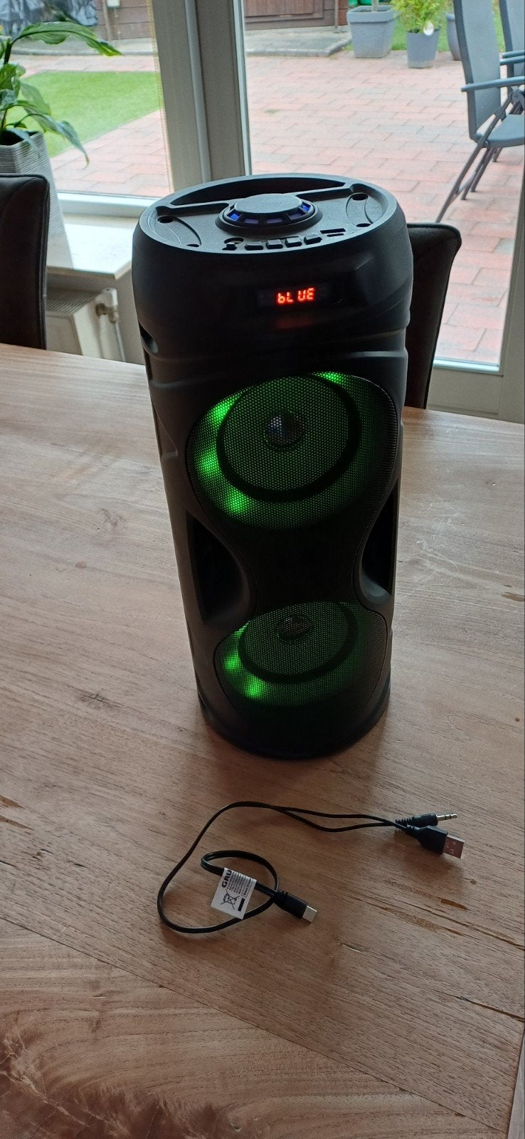 Grundig Party Speaker met Bluetooth en Lichteffecten, Ophalen, Zo goed als nieuw, Minder dan 60 watt, Inclusief kabels