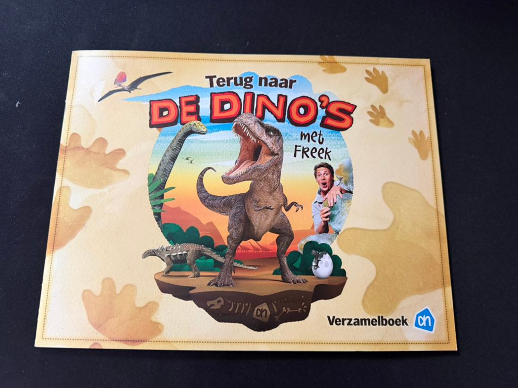 "Terug naar de dino's met Freek" plaatjesalbum uit 2016, Ophalen of Verzenden, Zo goed als nieuw, Plaatjesalbum